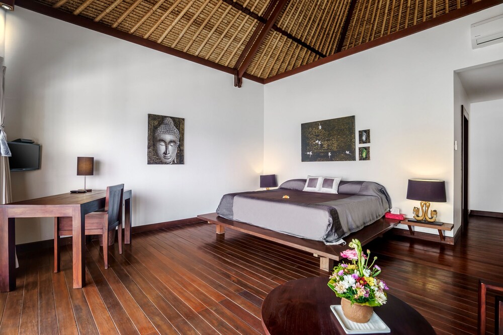 Villa Blanca by Alfred in Bali - Modern Luxury 5 Bdr Oceanfront Villa in Candidasa