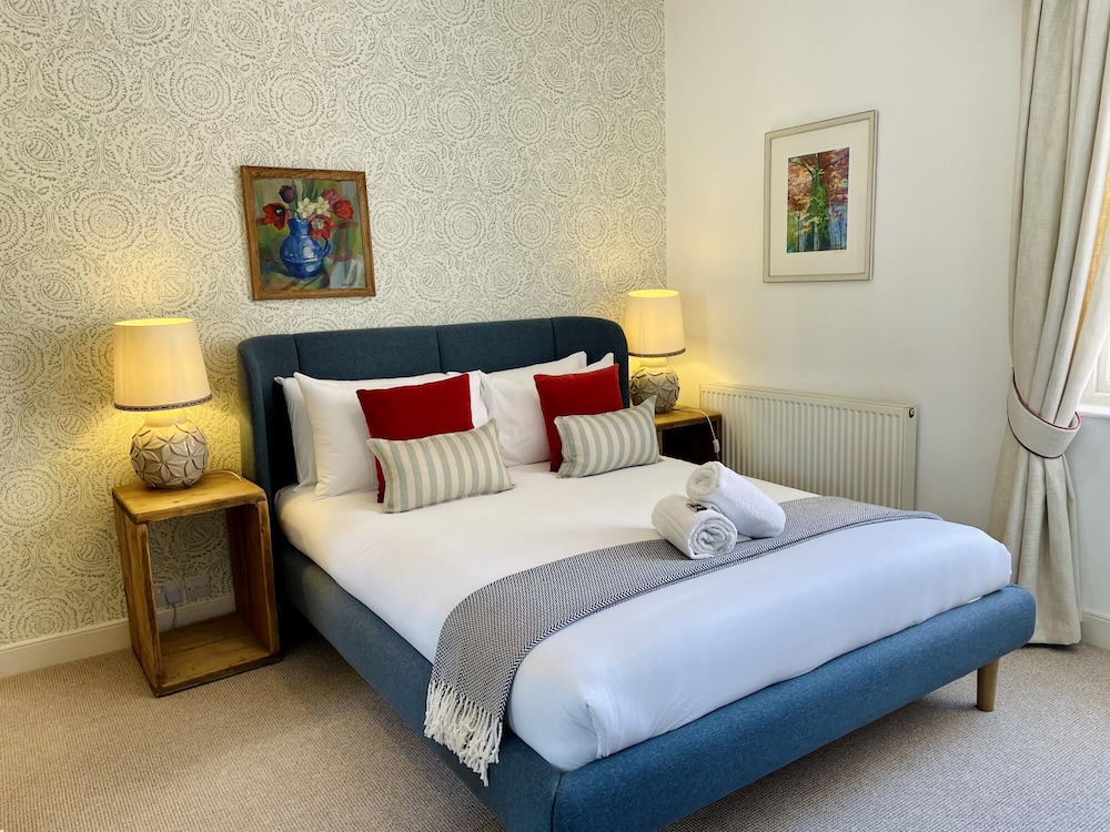 Dolls House - Luxury Townhouse - From 400 Per Night view 3
