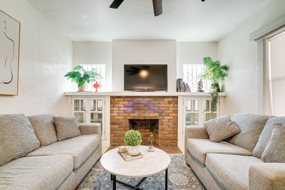 El Paso Vacation Rental: 4 Mi to Downtown!
