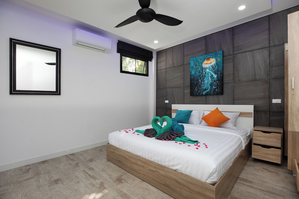 Modern 5 Bedrooms Pool Villa Curtis