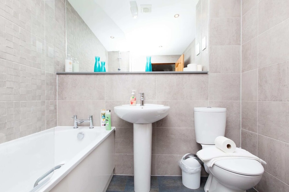 Beautiful 2 Bedroom Flat In Converted Distillery
