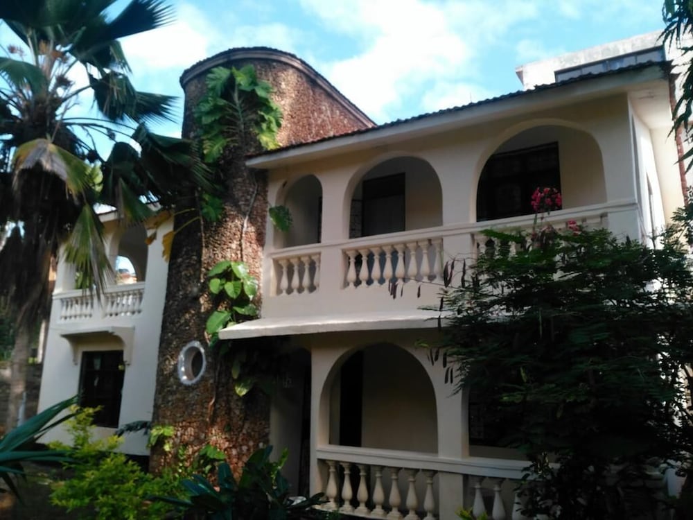 Akogo House