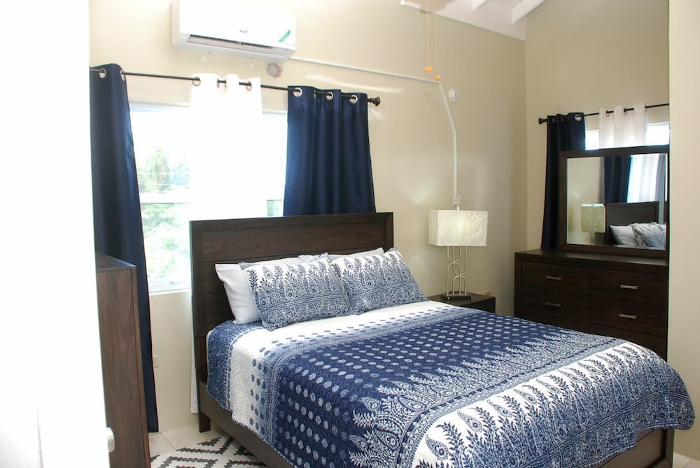 The Discovery Bay Lux Apartment