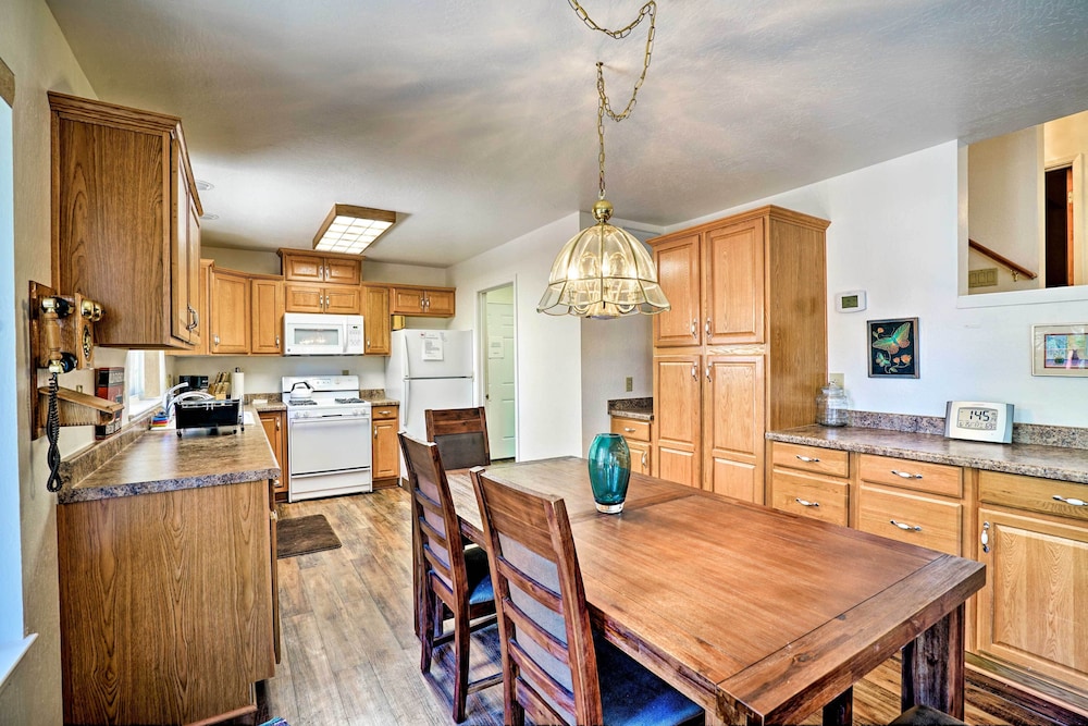 Lake Tahoe Vacations - South Lake Tahoe Home w/ Deck: 4 Mi to Heavenly! - Property Image 17