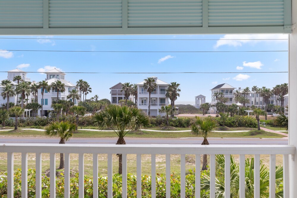 Kiskadee - Private Beachhouse Wih Pool 3 Bedroom Home by RedAwning view 3