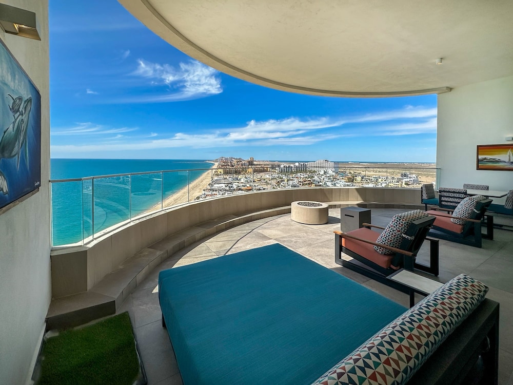 Beachtop Haven 2BR Condo at Iconic Sandy Beach