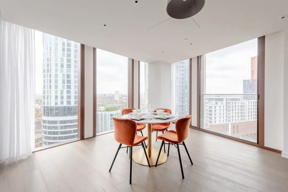 Luxurious 2BD Flat by the River Near Vauxhall