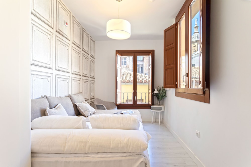 Pretty Two-bedroom Apartment Near the Cathedral Zacatin 203