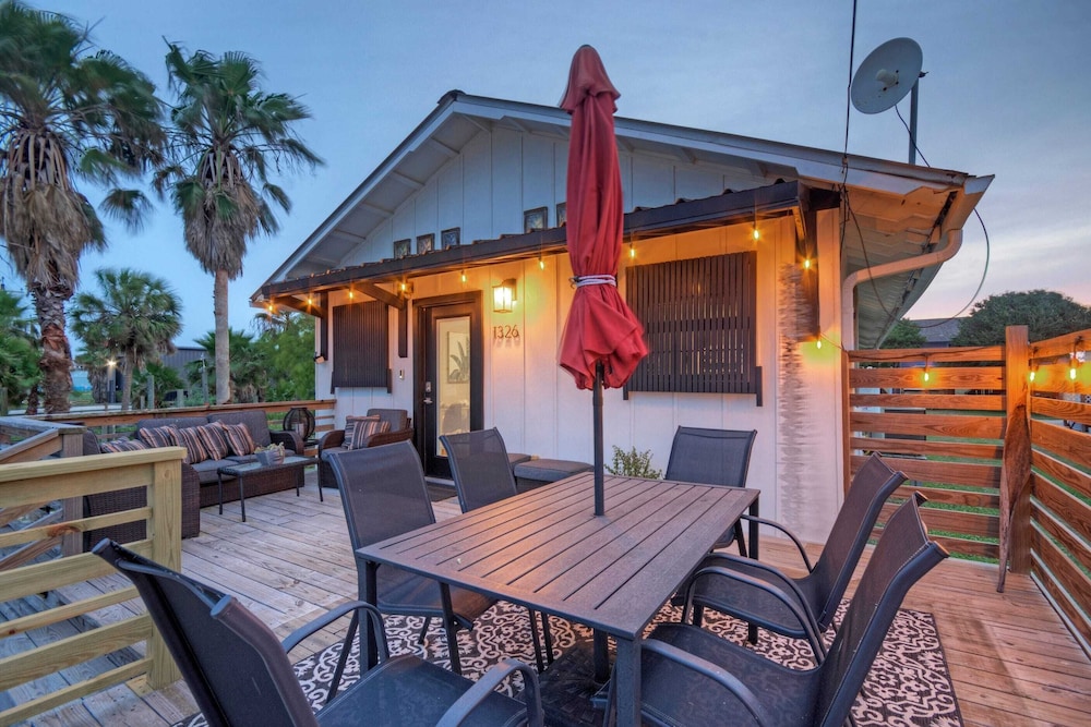 Simpatico by Avantstay Pool, Near Birding Center