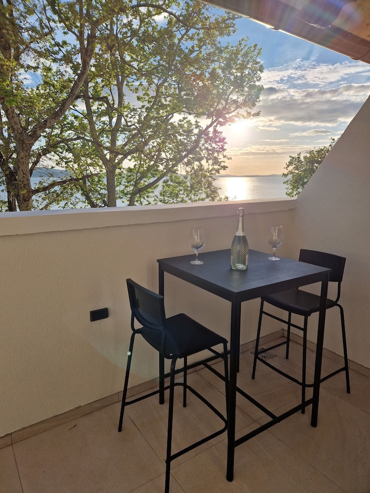 Seafront Sunset Studio&Rooms