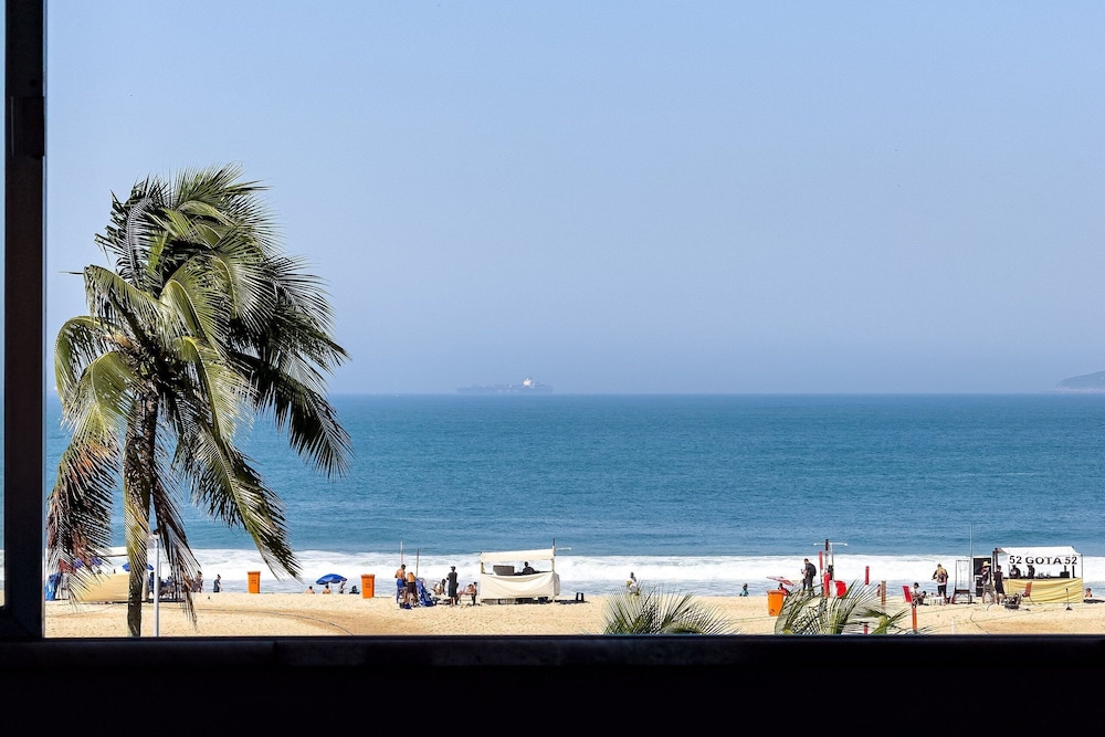 Copacabana – Av. Atlântica | 4 quartos, Vista Mar, 1 min praia de Copacabana - por Casapē Rio