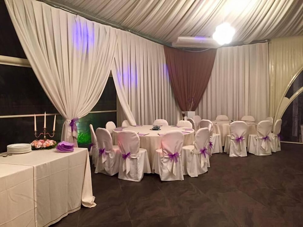 meeting & event spaces