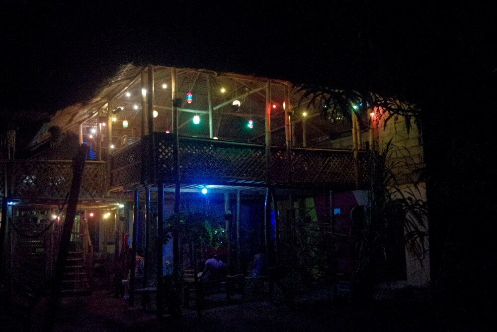 Treasure Isle Guesthouse - Hostel