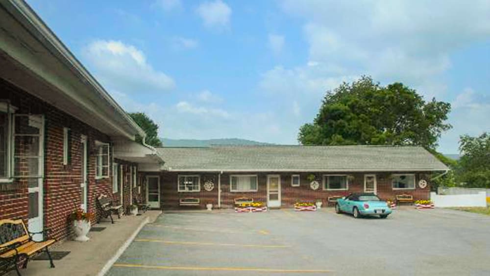 Bedford Vacations - Judy's Motel Bedford - Property Image 9