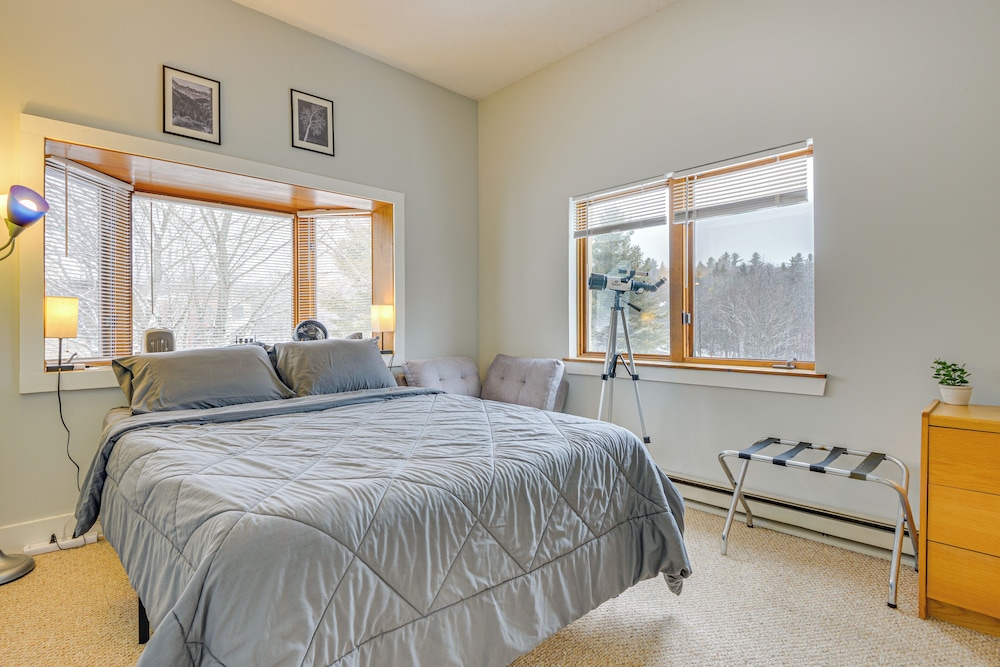Walk to Mount Snow Resort: Unit w/ Pool & Hot Tubs
