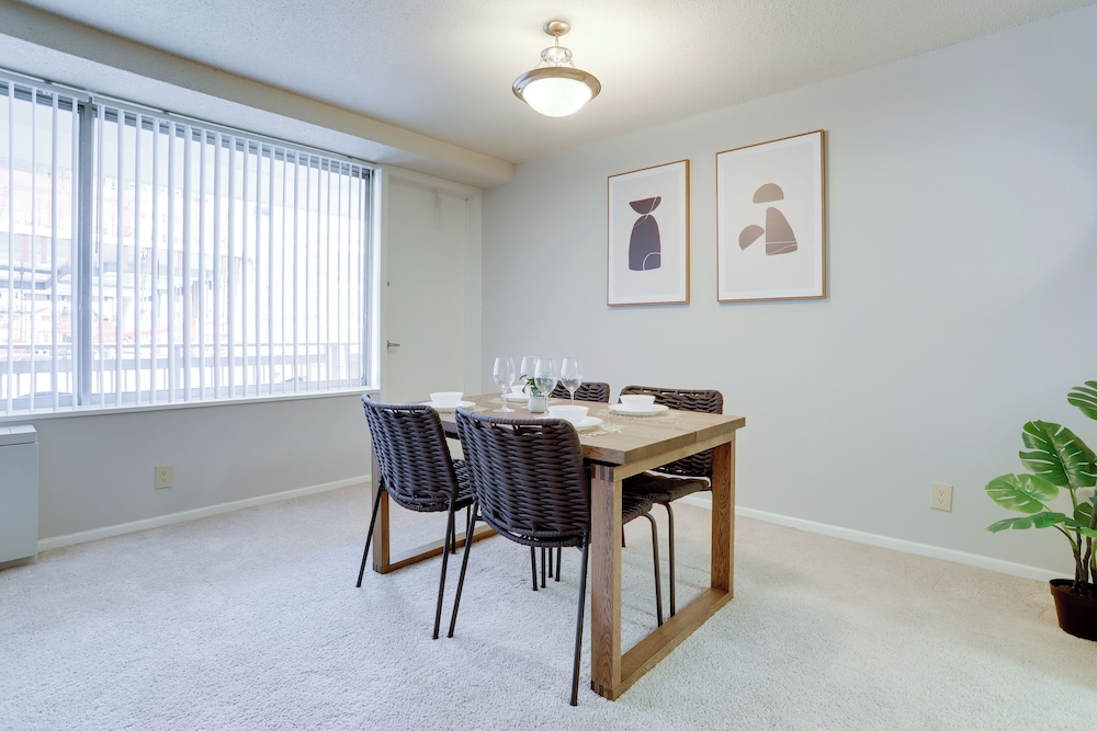 Modern 1BR Stay in Crystal City