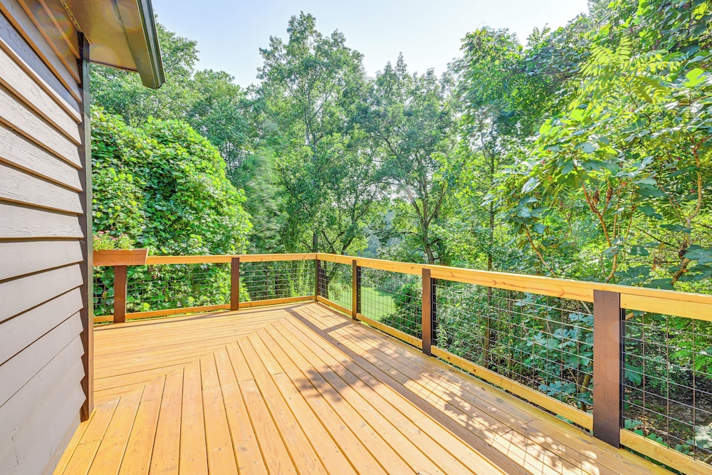 Cabin w/ Fire Pit - 7 Mi to Downtown Carrollton! view 3