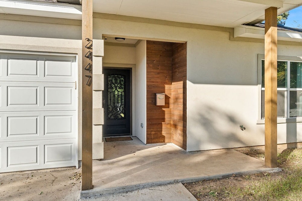 Large 3BD 2BR Lower Bishop Arts Near Downtown Dallas