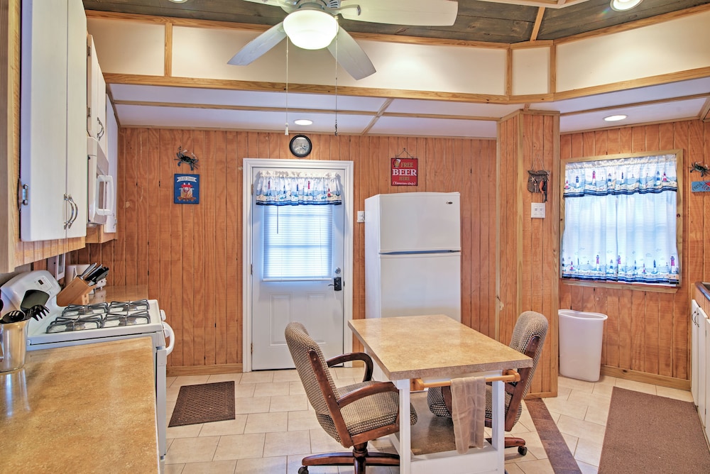 'little Blue Crab' Quaint Slidell Home: Near Lakes view 3