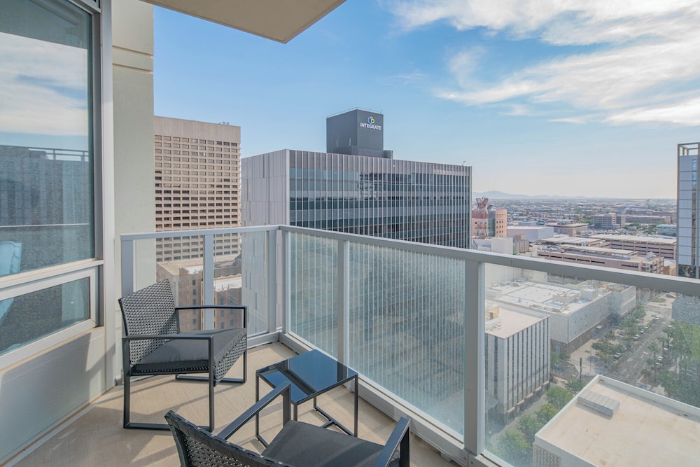ROVE LIVING/KL - 44 Monroe