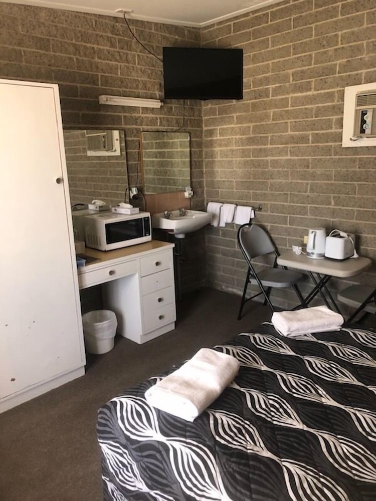Shamrock Hotel Motel Balranald view 4