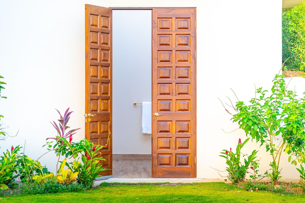 Casa Bella Vina Luxury Villa Near Beach Town