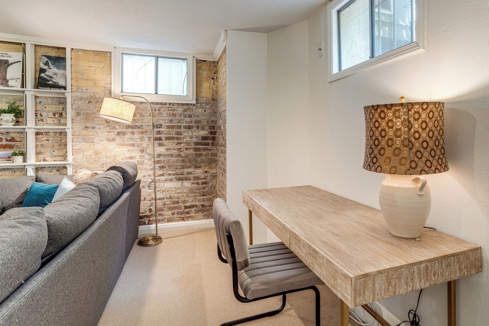 Walkable Apt w/ Off-street Parking in Cheesman!