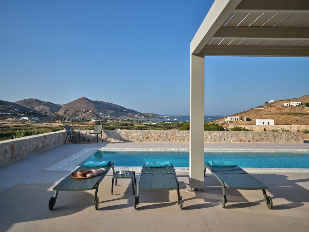 Villa Helia With Swimming Pool