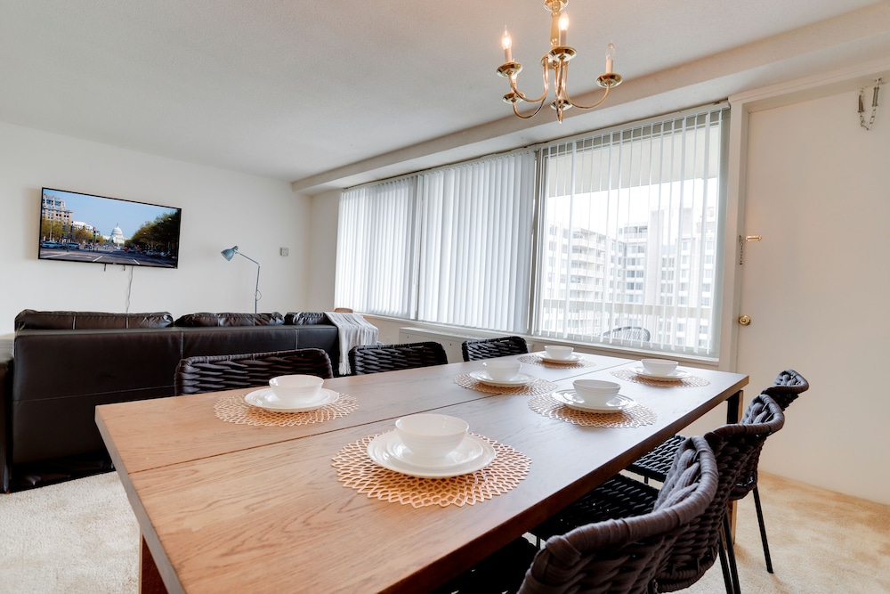 Prime Crystal City Apartments