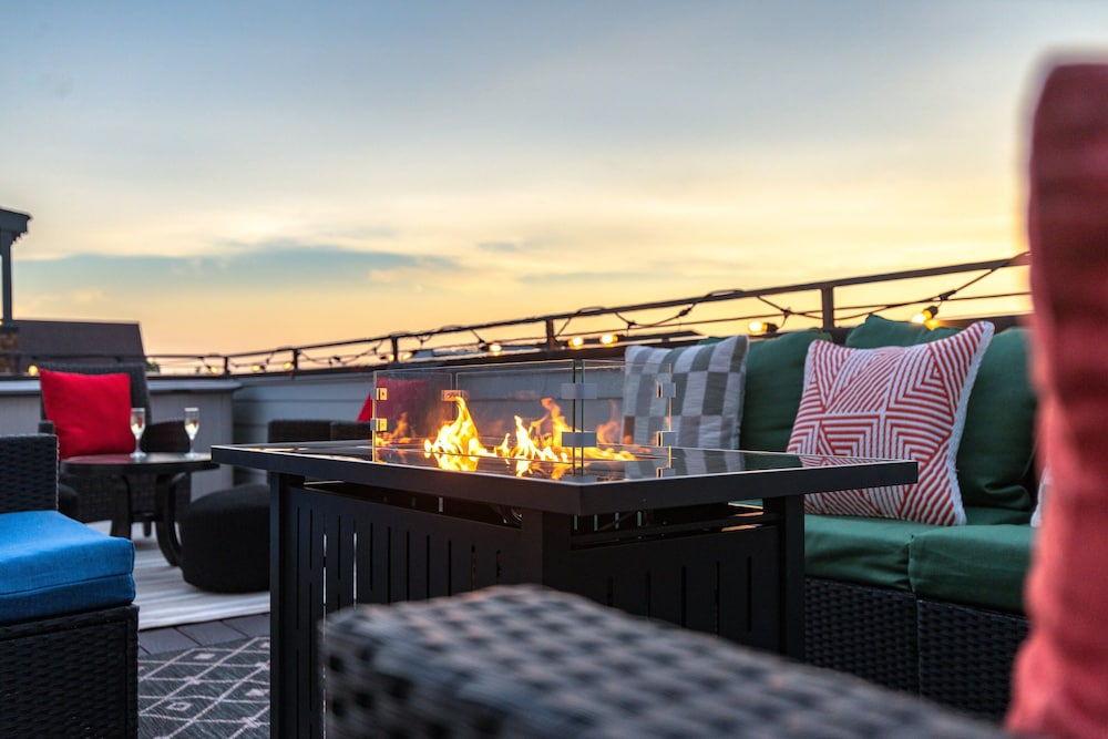 Melodic Skyline - Rooftop Views - 12th S District