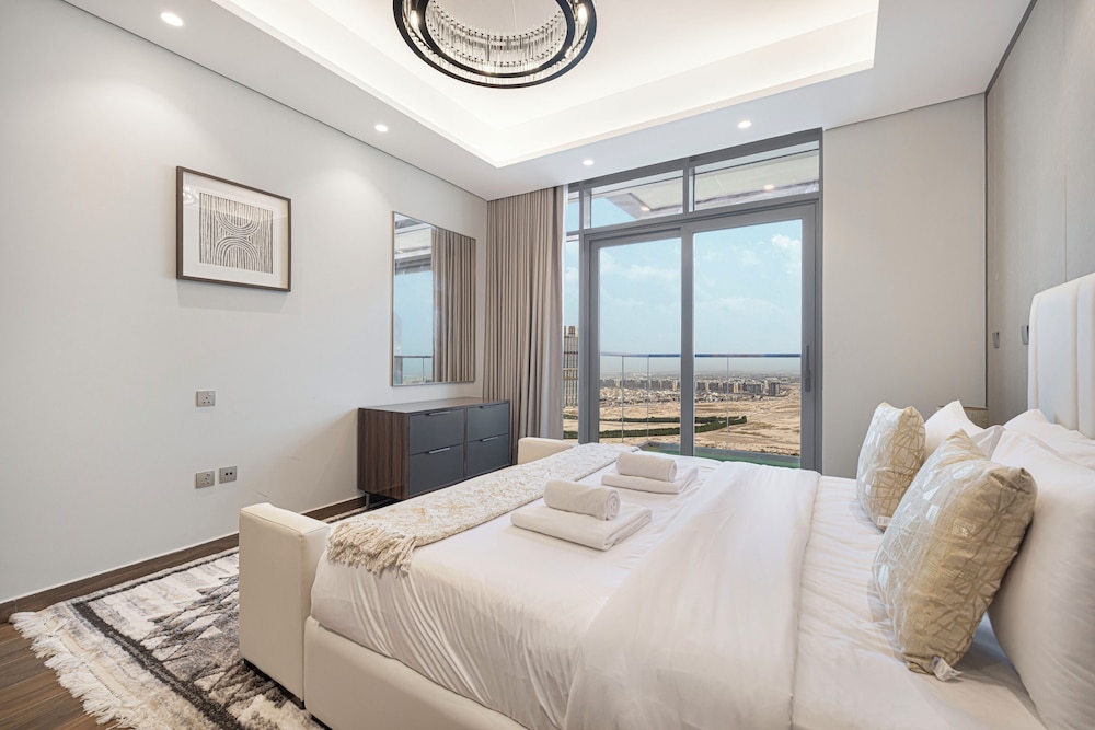 Nobles Suites by Hostiva - City View