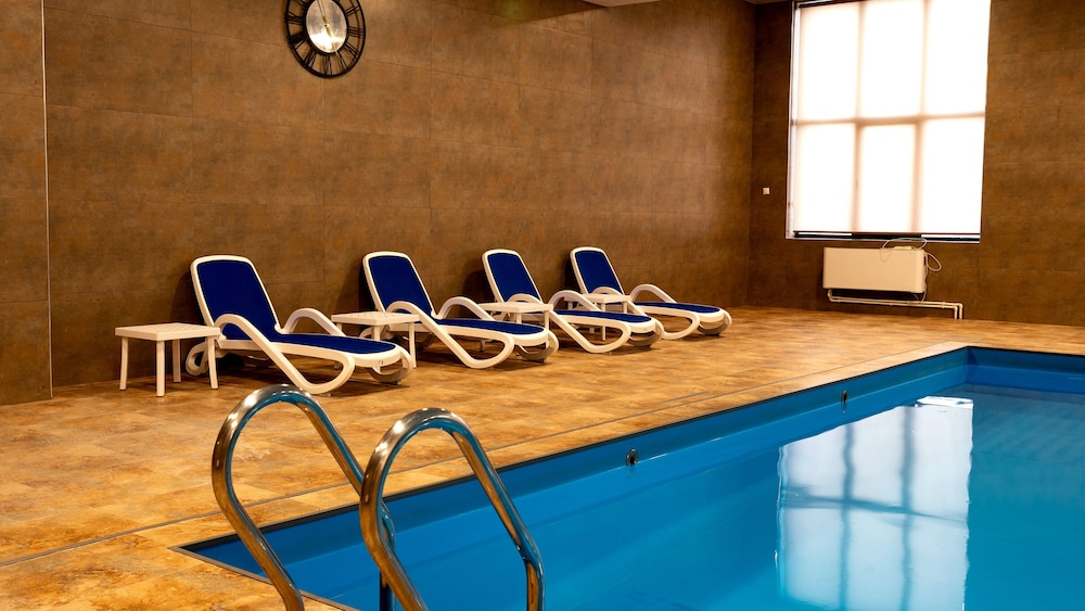 1BR with Balcony Pool & Sauna