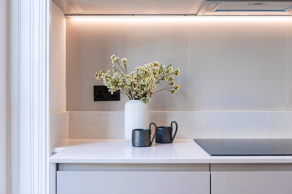 Stunning Studio Apartment, Moments From Earls Court Station