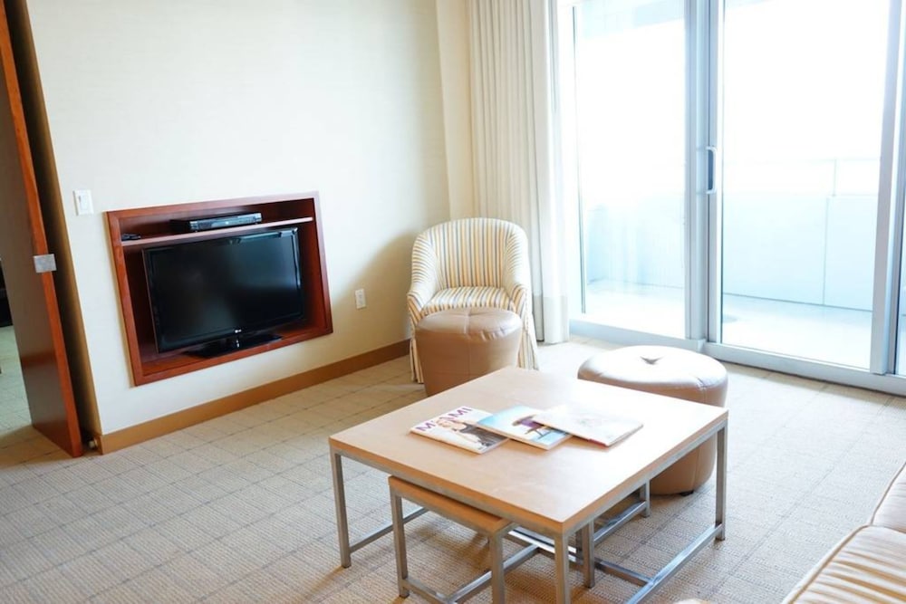 1 Bedroom Brickell Condo photo 4