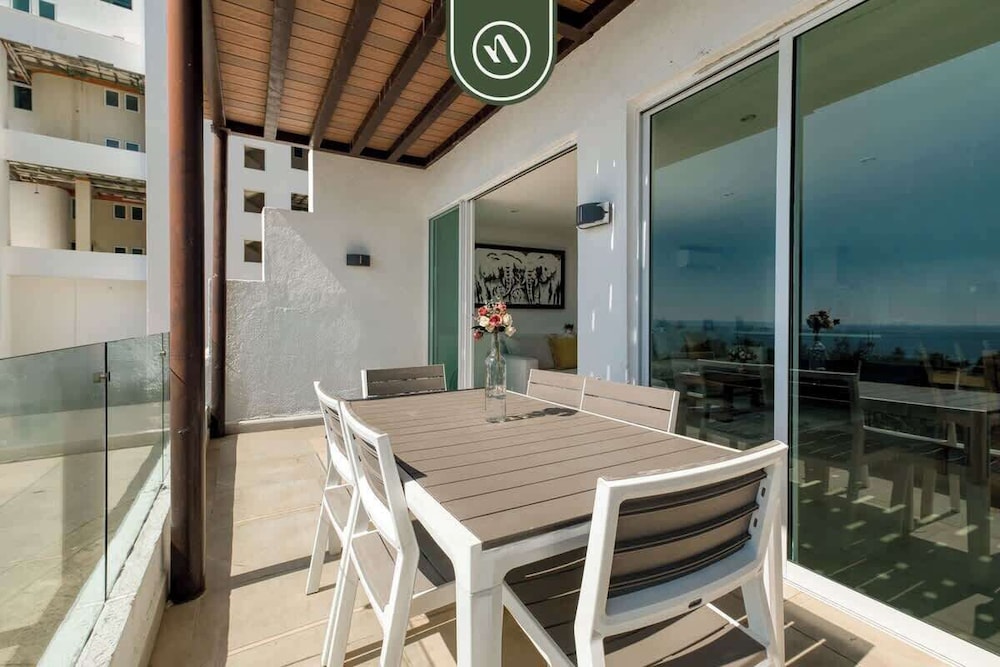 Amazing 3 BR Penthouse With Beachclub