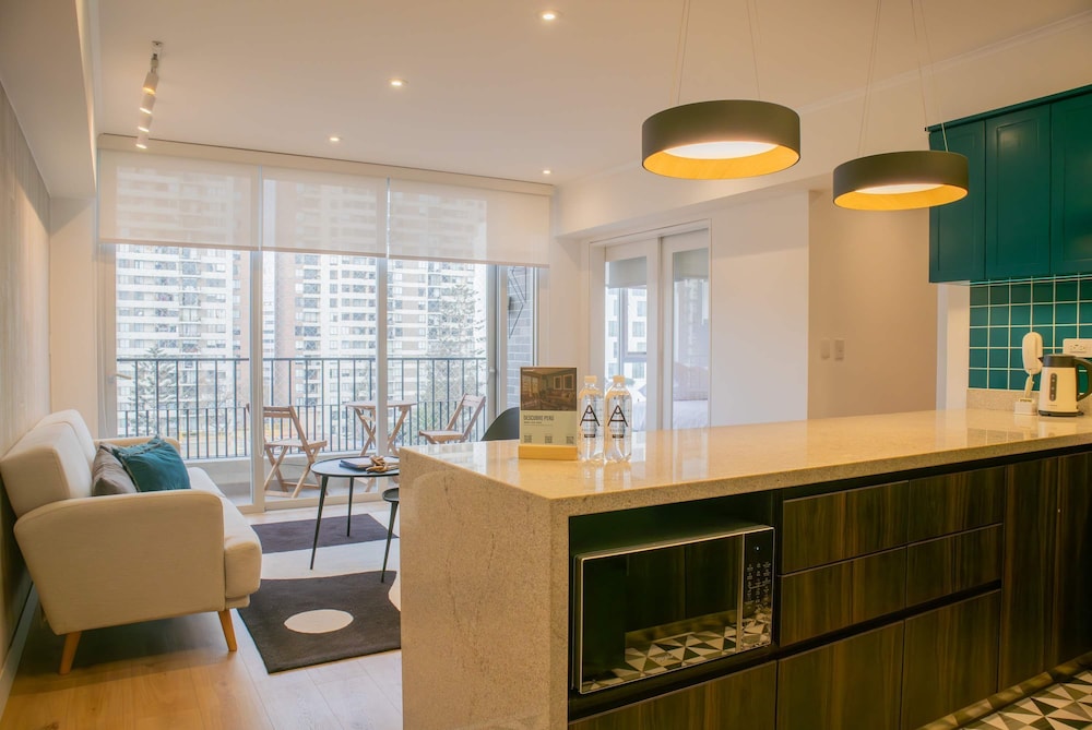 w Inviting 3BR w Balcony in Hip Miraflores