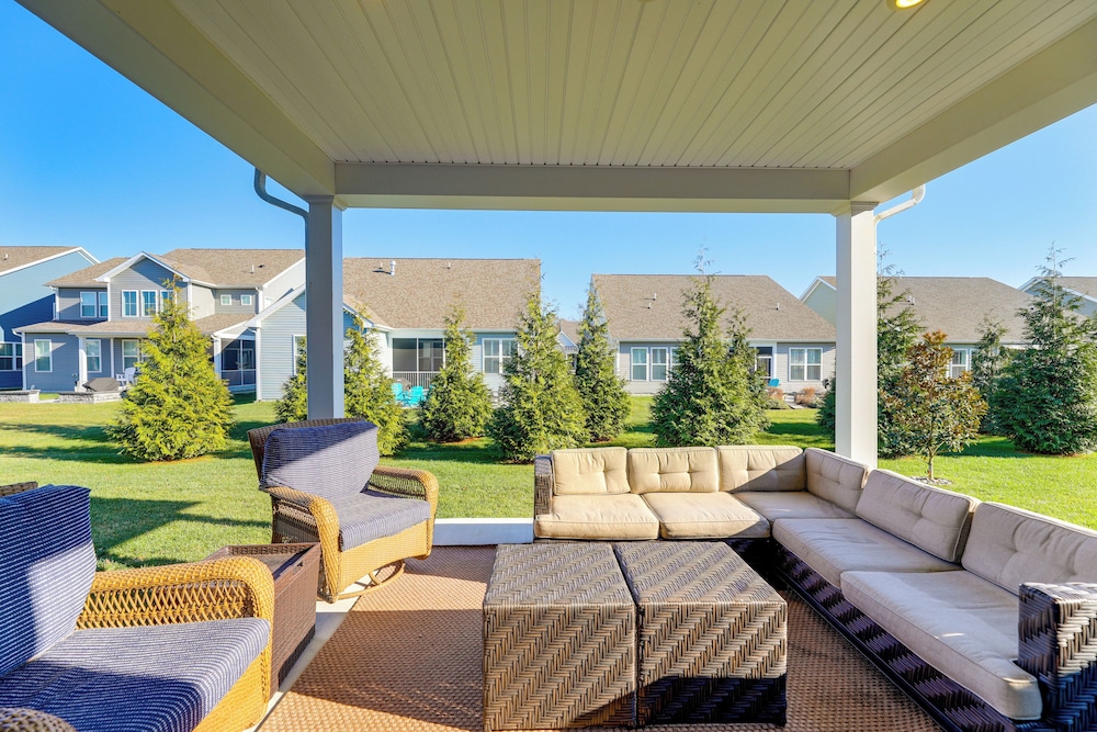 Shuttle to Bethany Beach: Stylish Home w/ Perks!