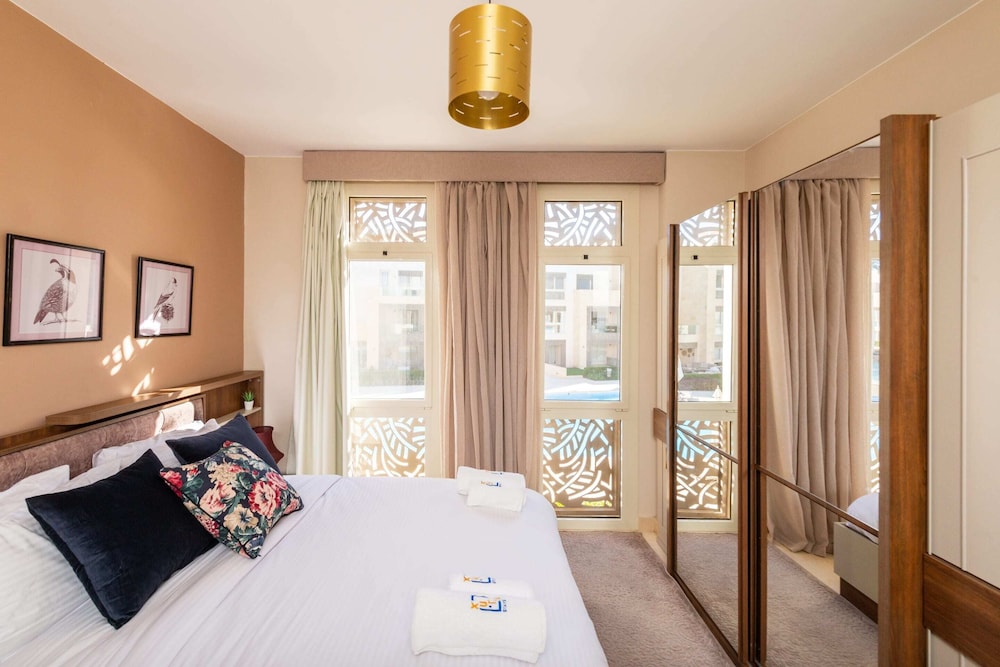 Xuru Stays I Homestyle 3BR Penthouse Pool & Beach View
