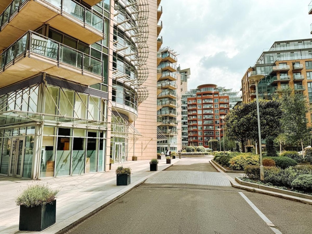 Londonaprt/sleeps6/gym/waterfront/wifi