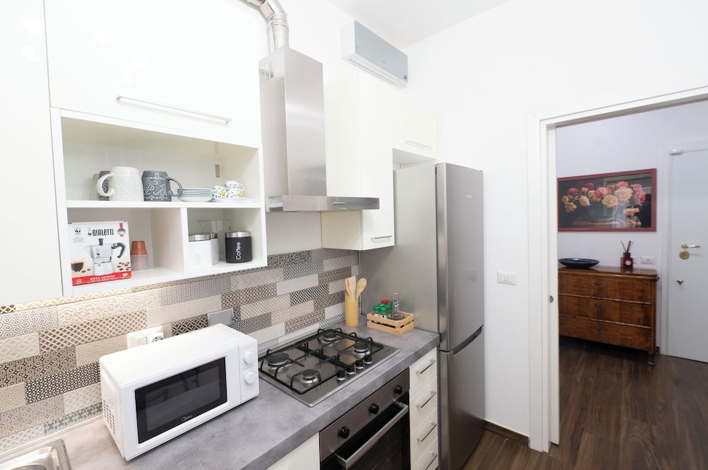 Lovely Design Apartment With Balcony 
