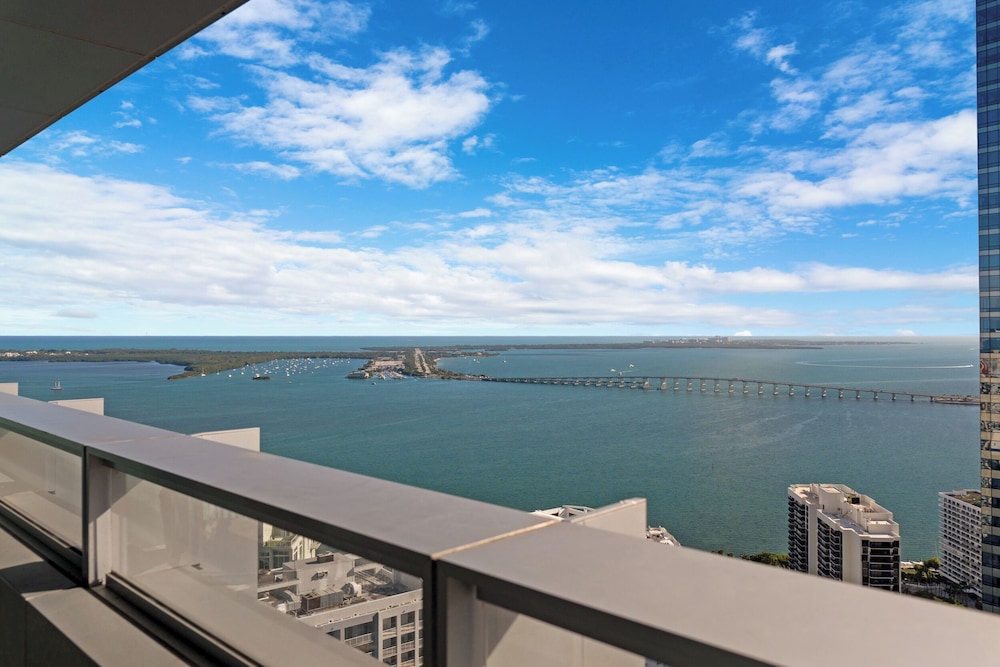 2-Story Brickell Penthouse Free Parking photo 5