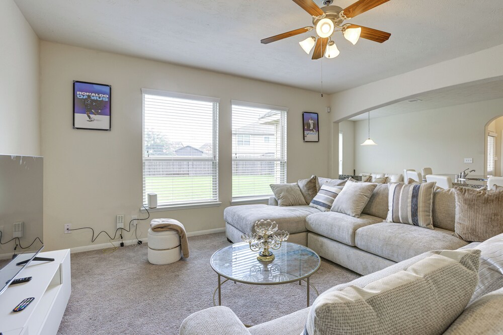 Covered Patio & Spacious Yard: Houston Area Home!