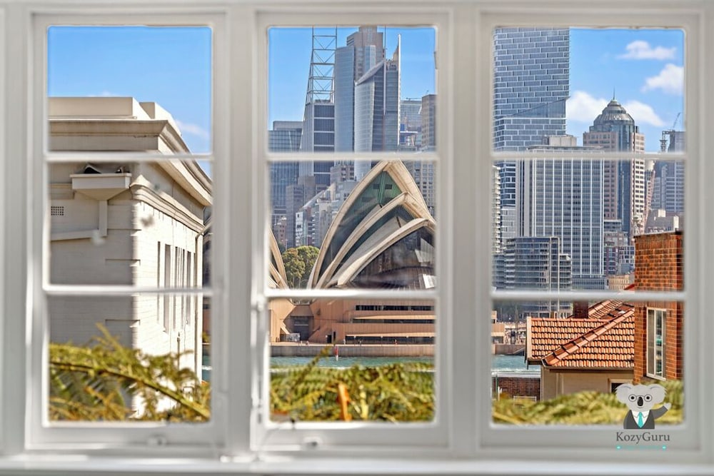 Kozyguru | Kirribilli | Opera House View 2 Bed Apt