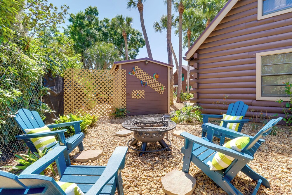 Fish On-site: Okeechobee Cabin w/ Pool Access