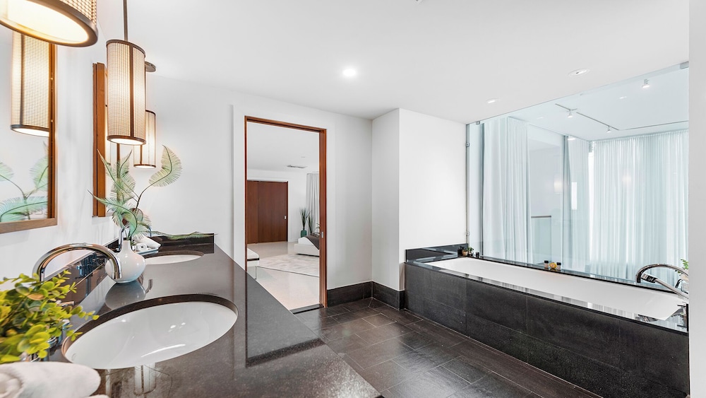 Luxury Vacation Rentals at The Setai by LRMB