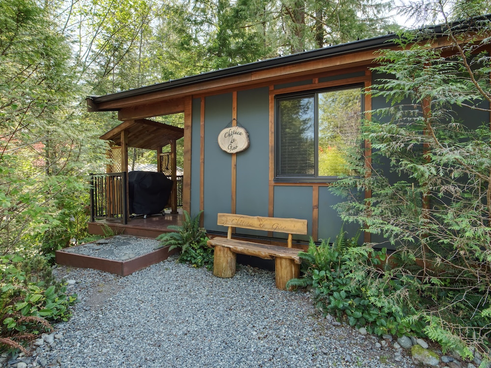 Handsome Dan's Port Renfrew