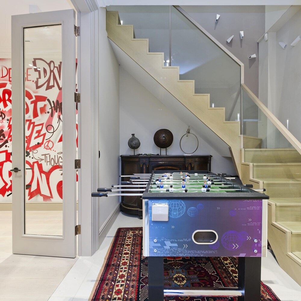 Astounding 7bed Notting Hill Family Home w Private Garden Games Room Parking