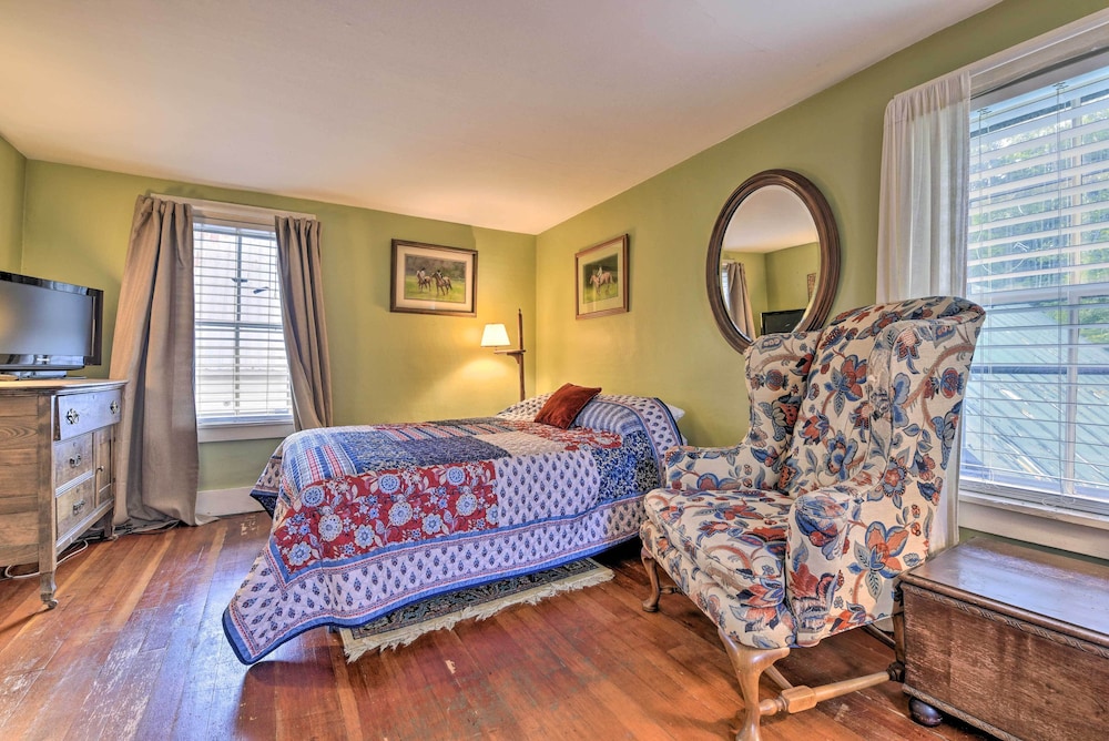 Rustic Roxbury Ski Farmhouse With Trails! view 4