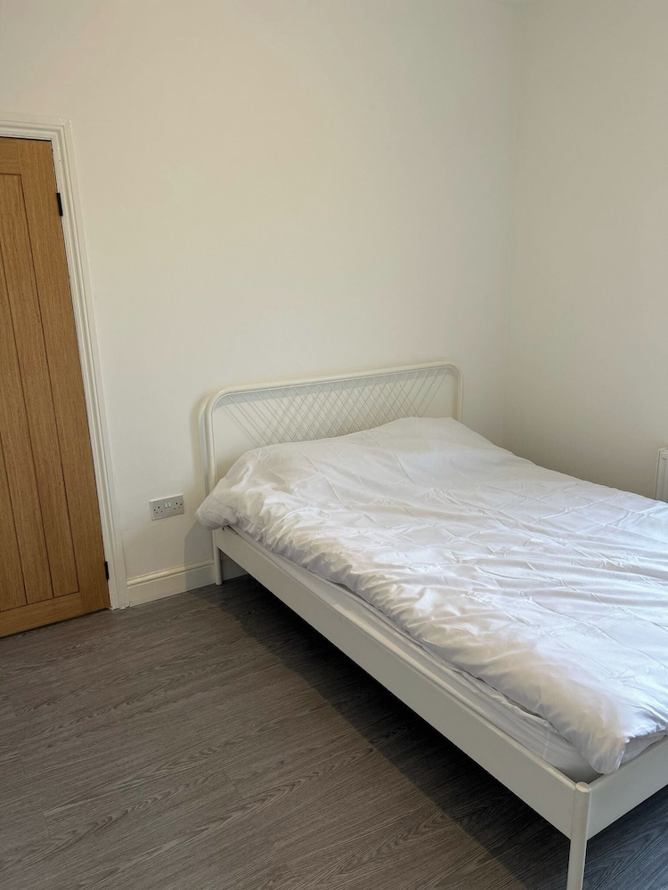 Cardiff City Apartment - Modern & Cozy