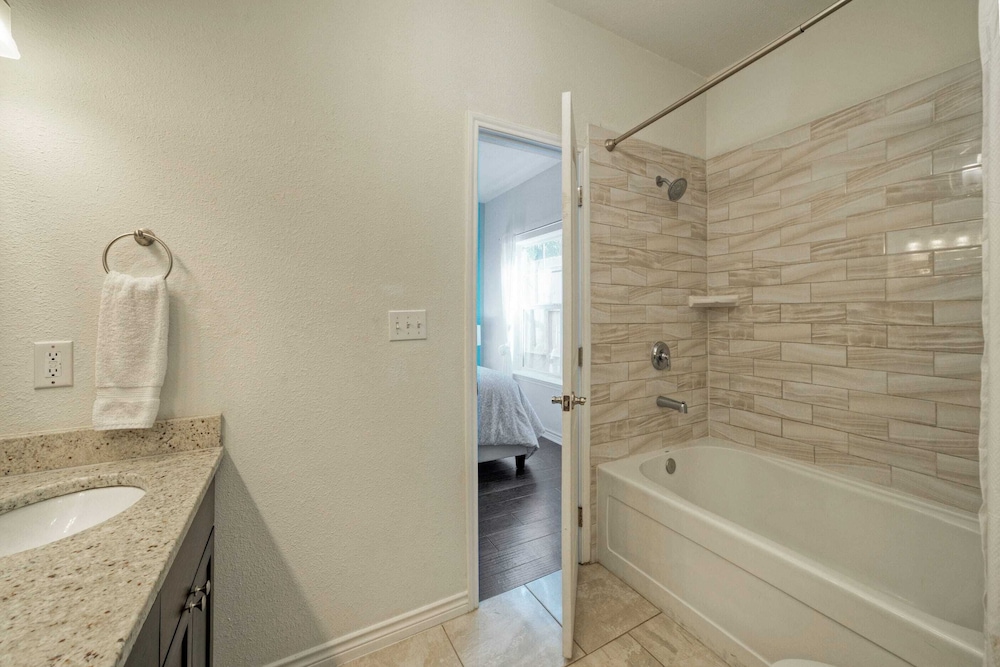 Stylish Condo w/ Pool & Spa Access, Wak to Beach Beach Breeze by Avantstay